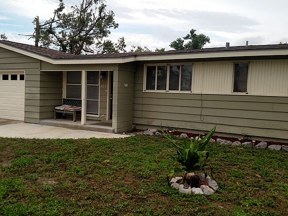 Front view w/ garage 