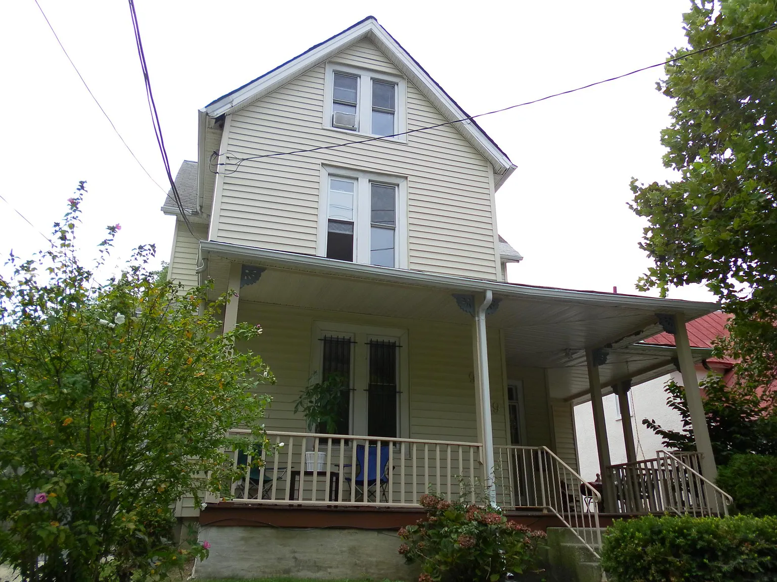 919 Lawrence St NE photo 1