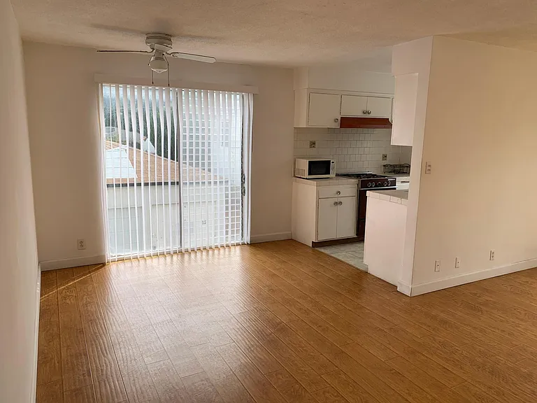 2122 Ocean Park Blvd #8 — Photo 3