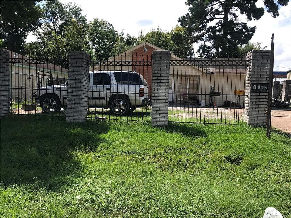 1st image of 8814 Oak Knoll Ln