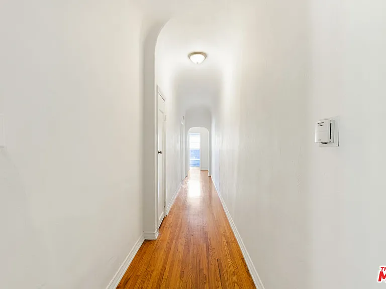 726 S Dunsmuir Ave — Photo 29