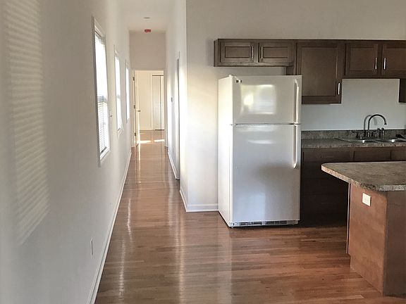 3rd image of 570 Wainwright Ave