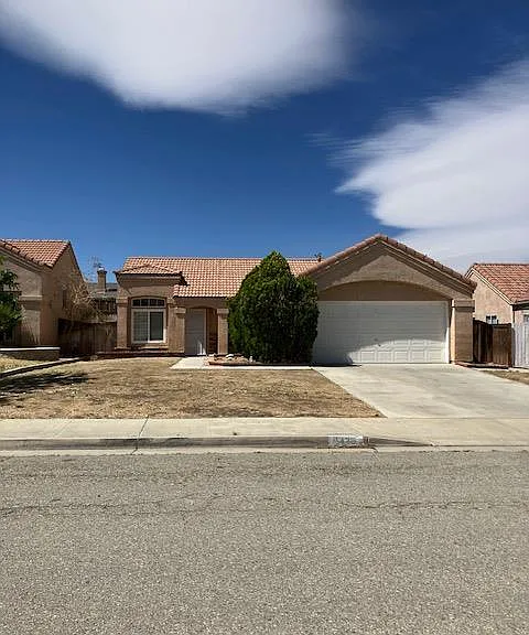 1425 Ridgecrest Ct — Photo 2