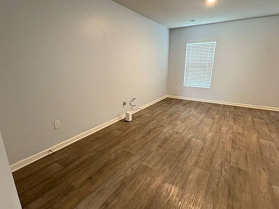 4th image of 170 Goodall Woods Dr