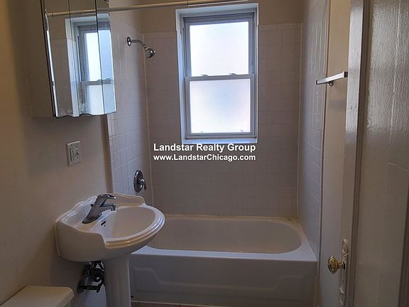5th image of 3523 N Broadway St APT 1E