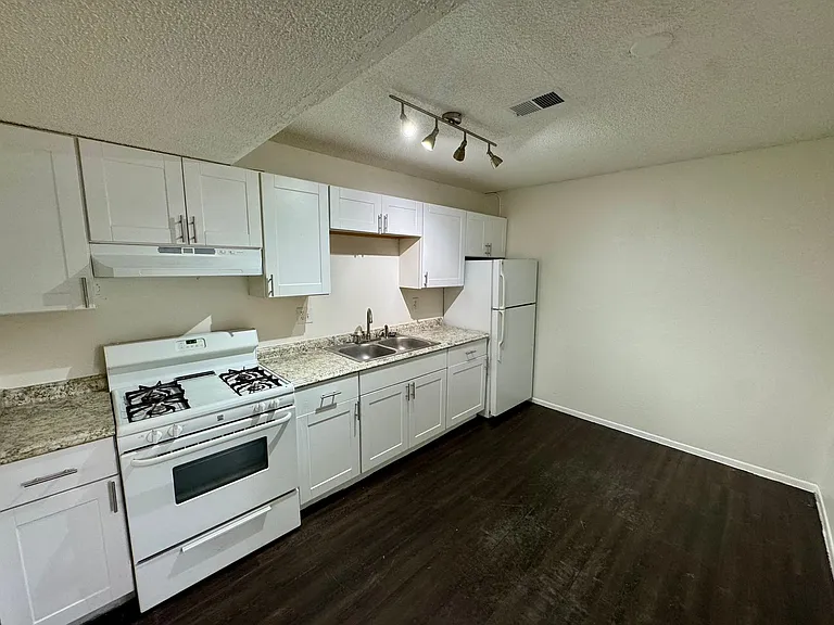1550 Kendall St — Photo 8