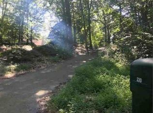 348 Peddlers Rd, Guilford, CT 06437