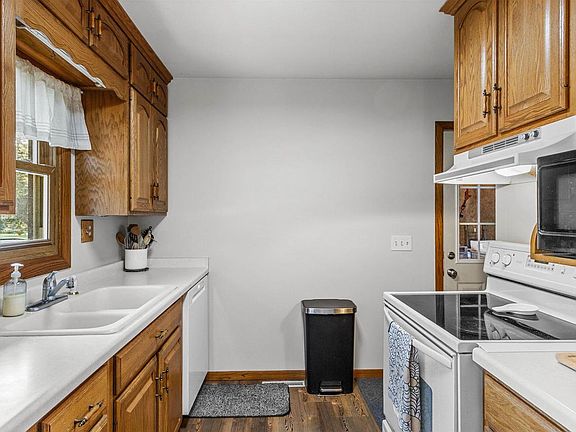 3rd image of 3340 15TH STREET SOUTH