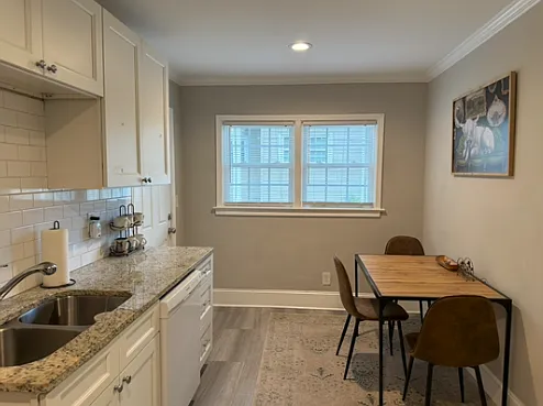 Eat-In Kitchen