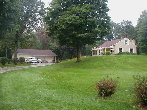 7215 Ravine Rd, Kalamazoo, MI 49009