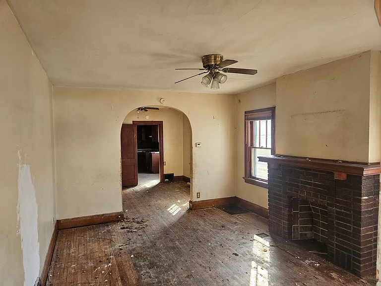 910 Woodward Ave — Photo 25