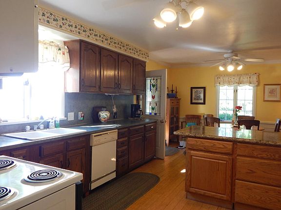 5th image of 388 Wildwood Dr
