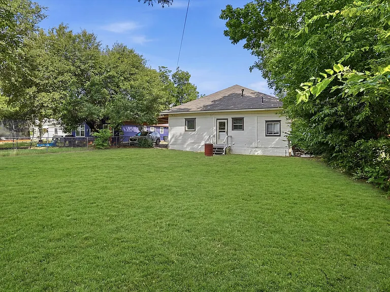411 Poindexter Ave — Photo 26
