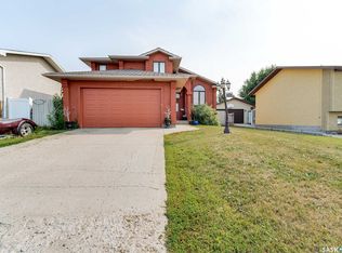 294 Wellington Drive, Moose Jaw, SK S6K 1A4
