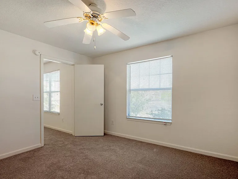 Ryan Oaks Apartments — Photo 26