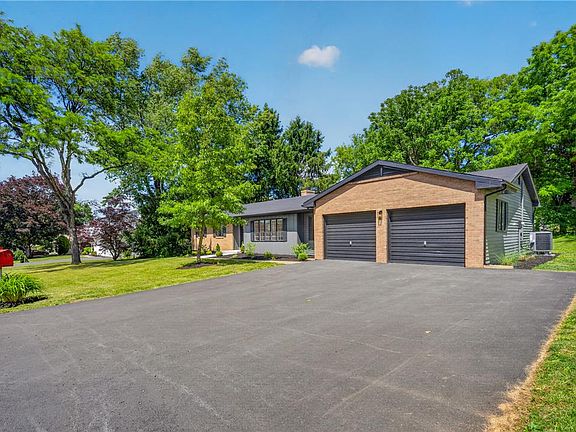 3rd image of 418 Elm Dr