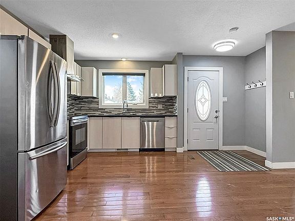 4th image of 210 Clinton PLACE
