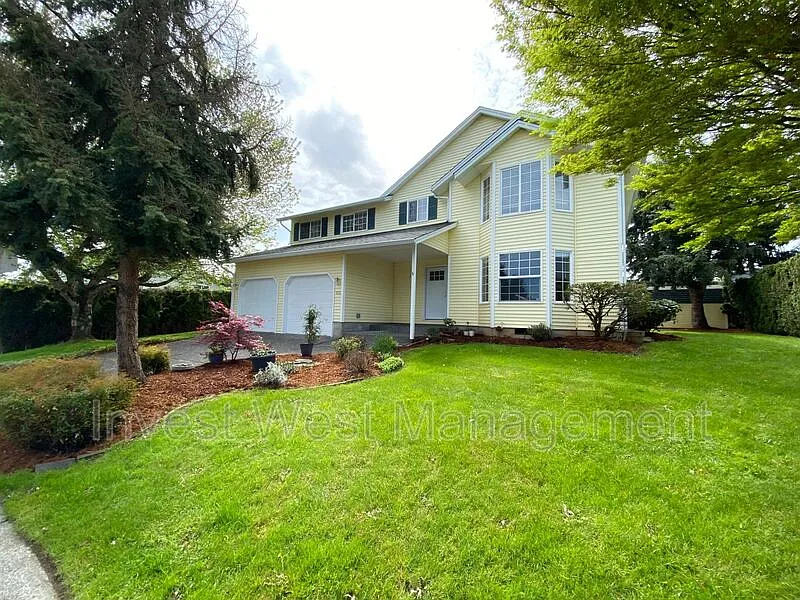 3 bed, 2.5 bath, 2566 sqft, $2,895 — Photo 2