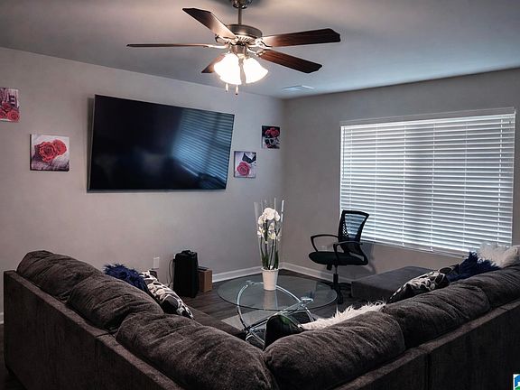 2nd image of 330 Woodland Trl