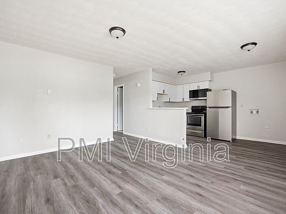 3rd image of 2916 Pleasant Ave APT 7