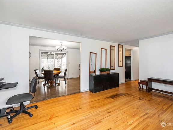 5th image of 7689 NE Broadleaf Court