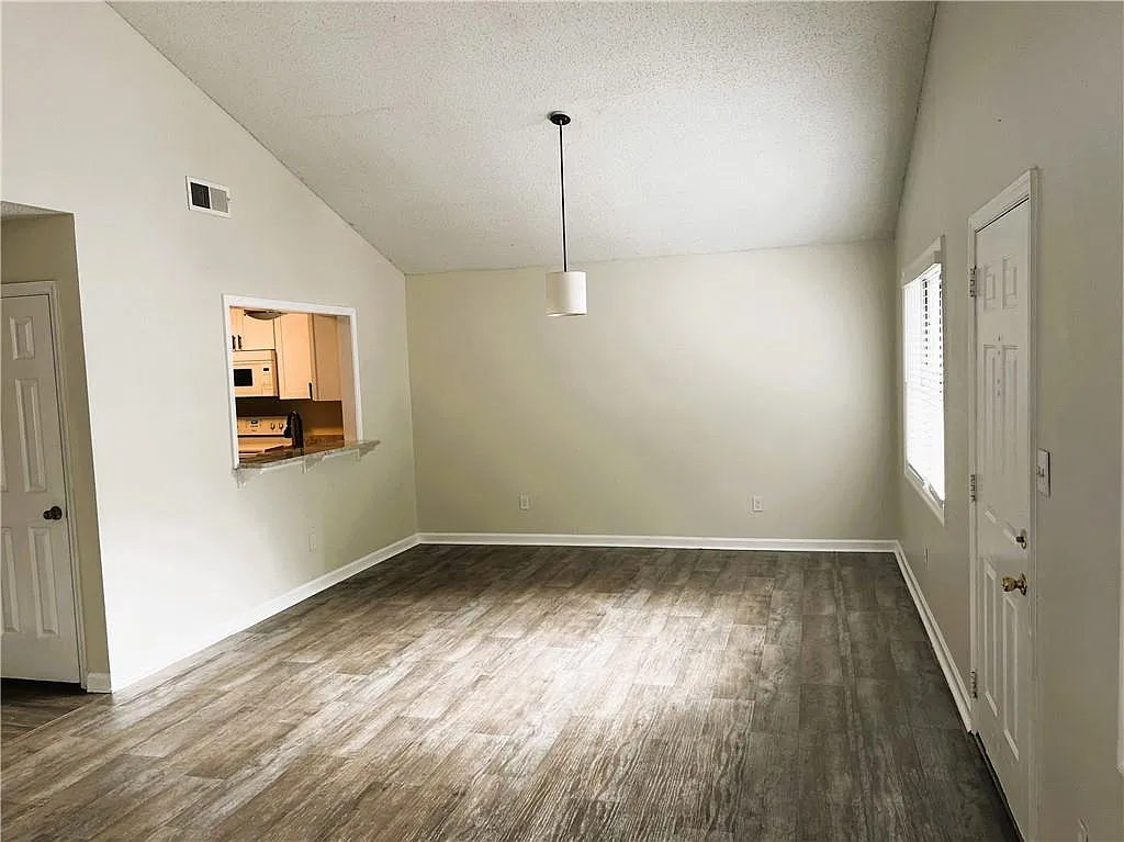3 bed, 2.0 bath, 1440 sqft, $2,250 — Photo 3