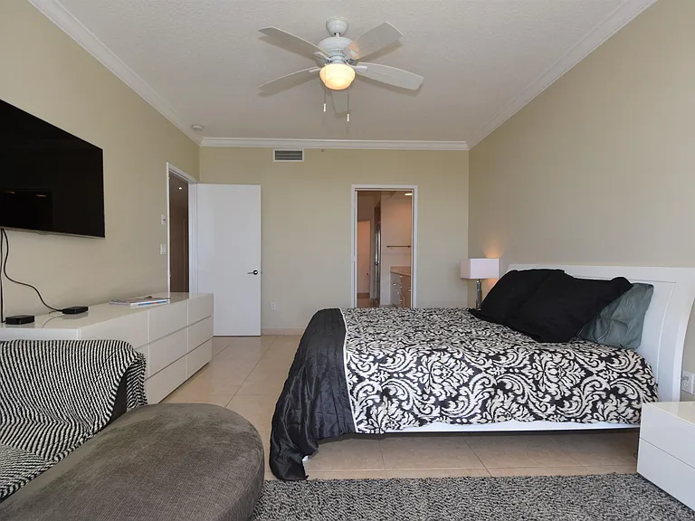 707 Crandon Blvd #Penthouse 8 — Photo 41