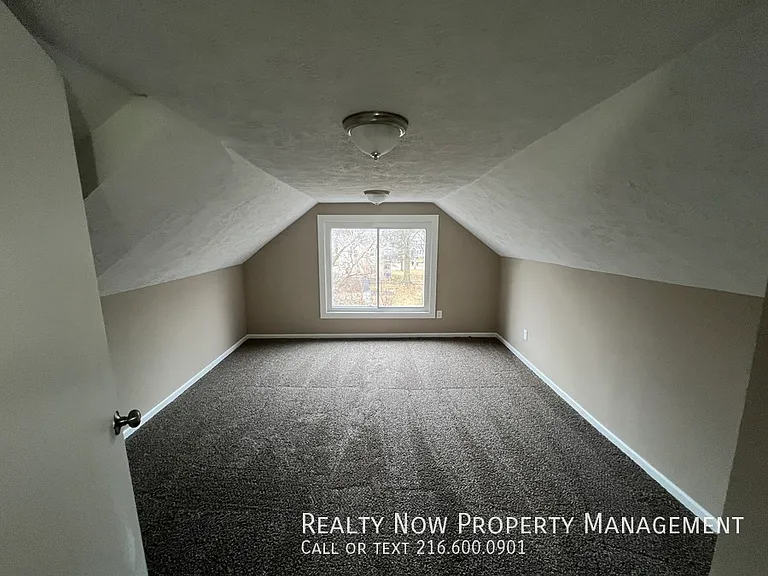 872 Helmsdale Rd #2 — Photo 9