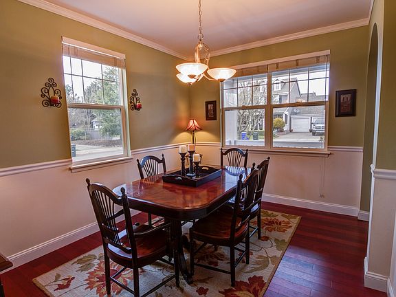 2nd image of 3111 Parkside Cir NE