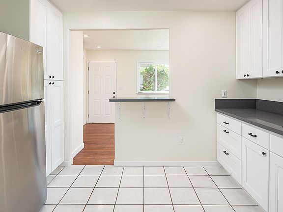 5th image of 452 W Los Angeles Dr #452