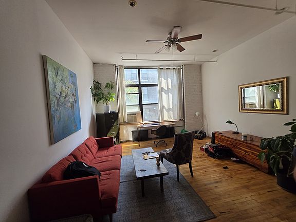 2nd image of 476 Jefferson St #422