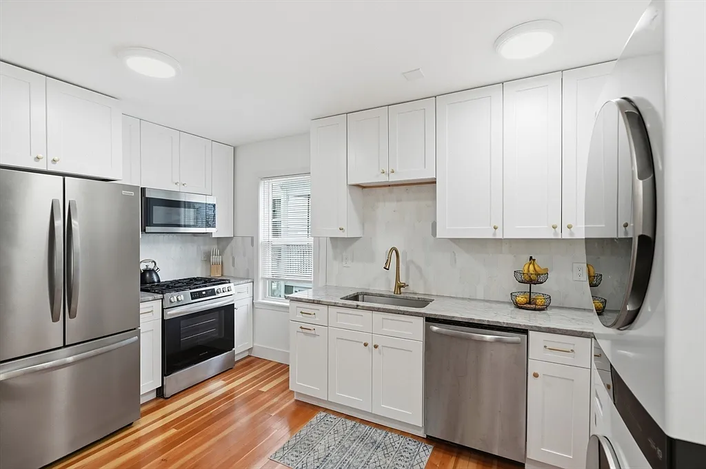 2 bed, 1.0 bath, 1194 sqft, $3,000 — Photo 2