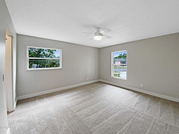 5th image of 6017 TRIUMPH Lane W