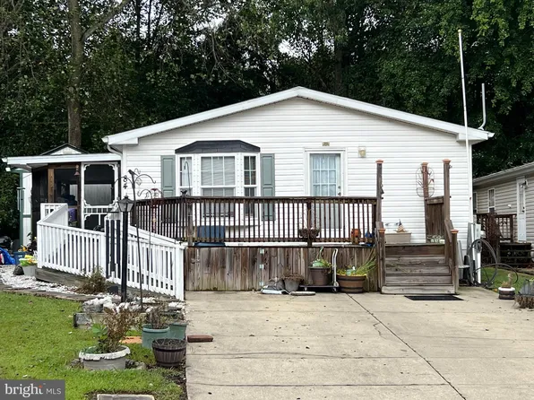 84 Edward Ln, Lothian, MD 20711