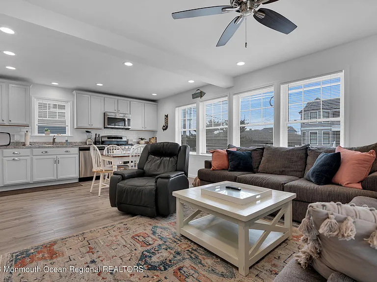 24 Virginia Ave — Photo 11