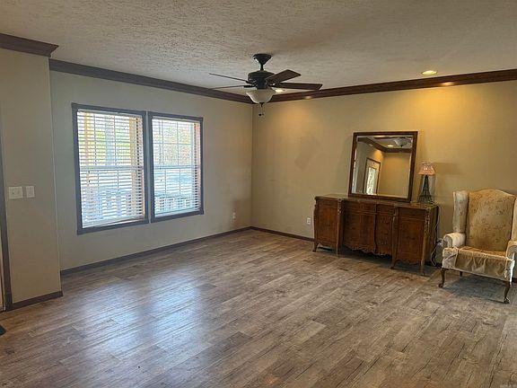 4th image of 330 Cooter Neck Rd