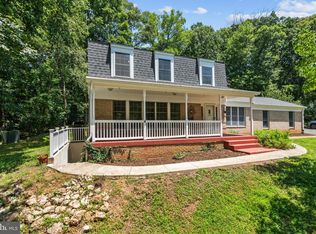 10418 Adel Rd, Oakton, VA 22124