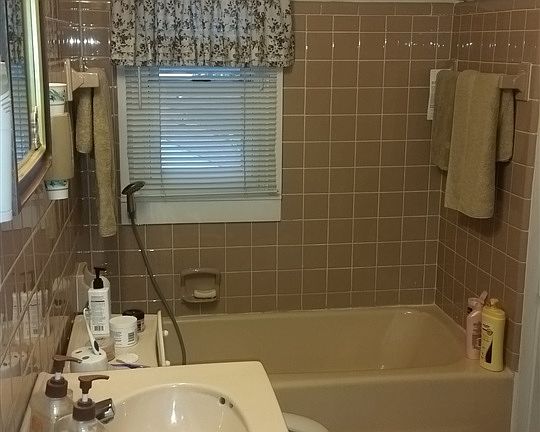 5th image of 102 Oakland Ave