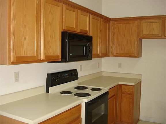 5th image of 210 Lazy Willow Ln