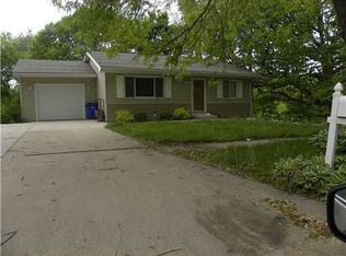 1740 S View Dr NW, Cedar Rapids, IA 52405