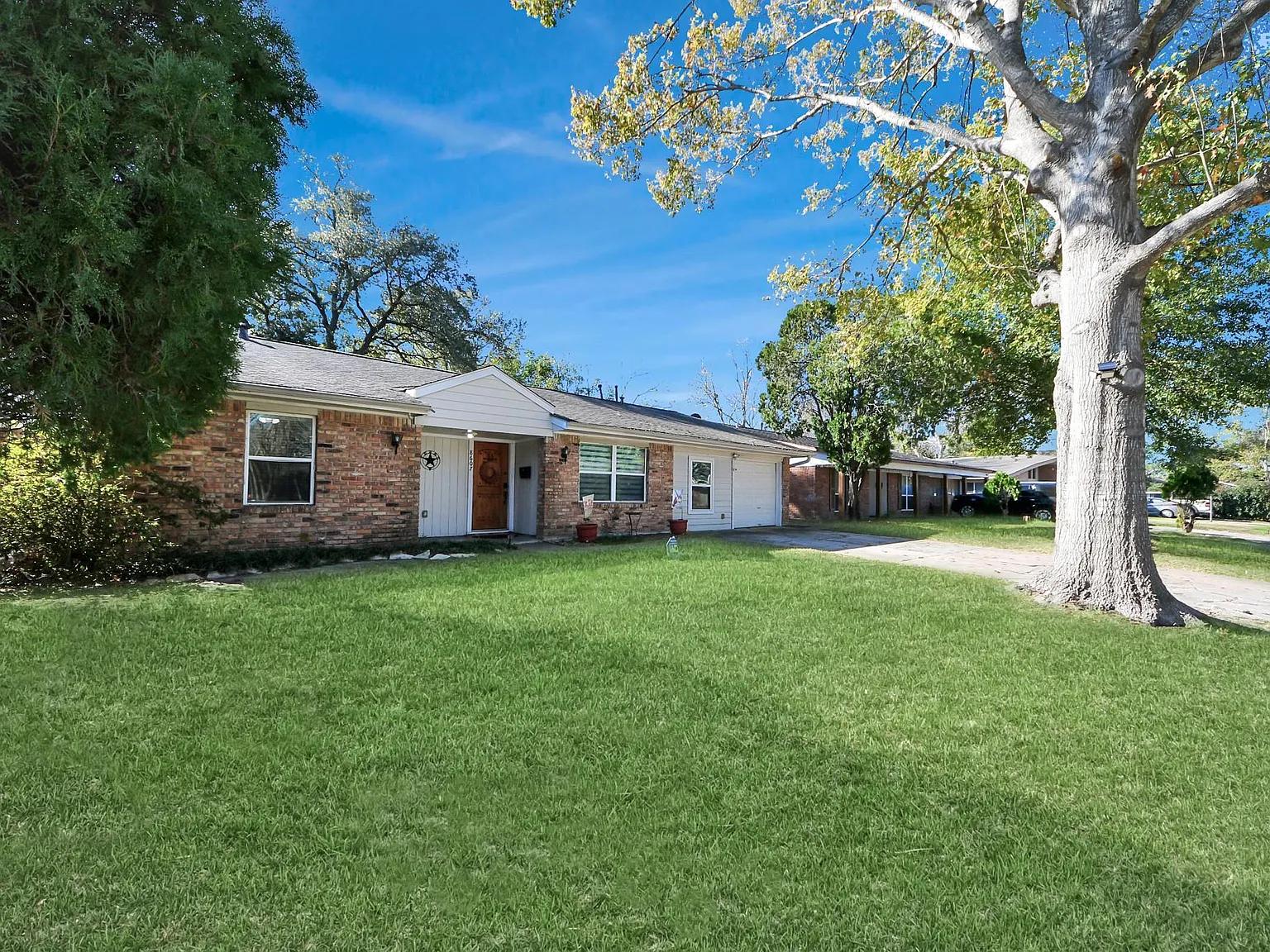 4 bed, 2.0 bath, 1750 sqft, $2,300 — Photo 4
