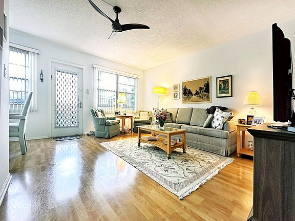 2nd image of 323 Richmond C #323