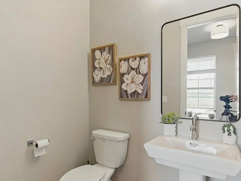 5076 Coolidge Ave — Photo 6