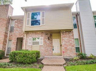 1039 Fountain View Dr, Houston, TX 77057