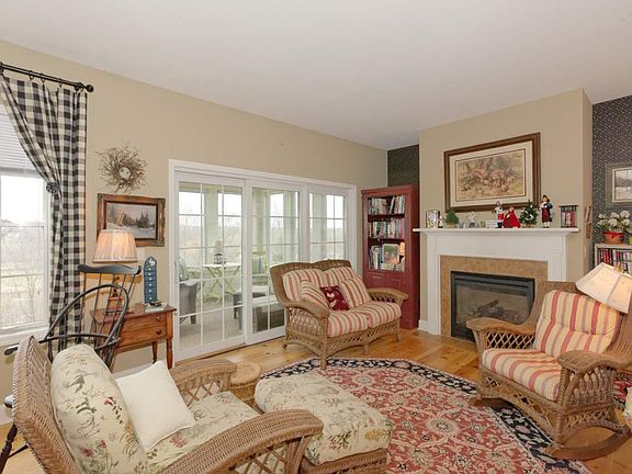 4th image of 17 Sheldon Dr
