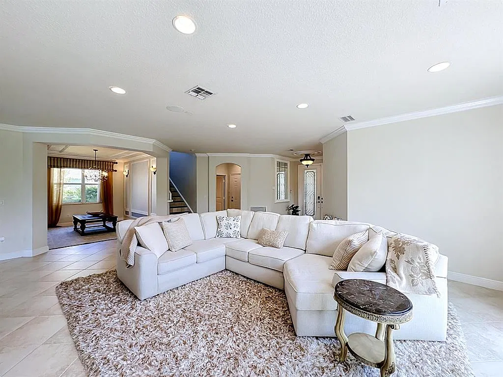 3 bed, 3539 sqft, $4,700 — Photo 4