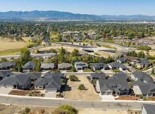 581 E La Strada Cir, Medford, OR 97504