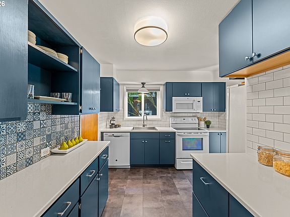 5th image of 4405 SE Taggart St