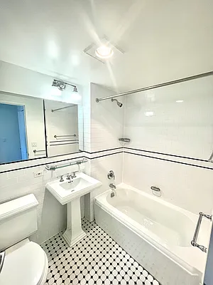 Rented by Addison Property Group | media 17