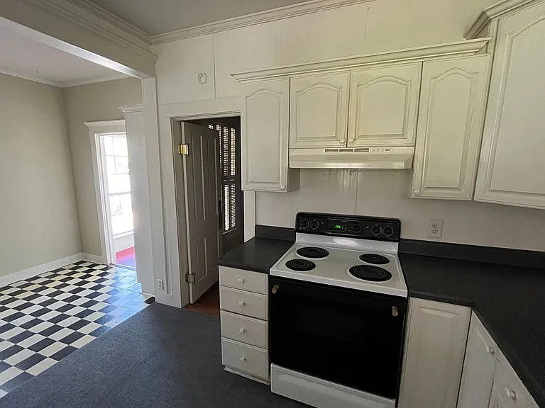 1511 N Main St — Photo 9